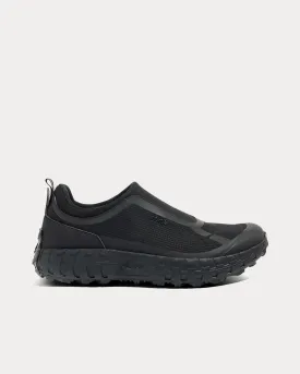 003 W Pitch Black Running Shoes