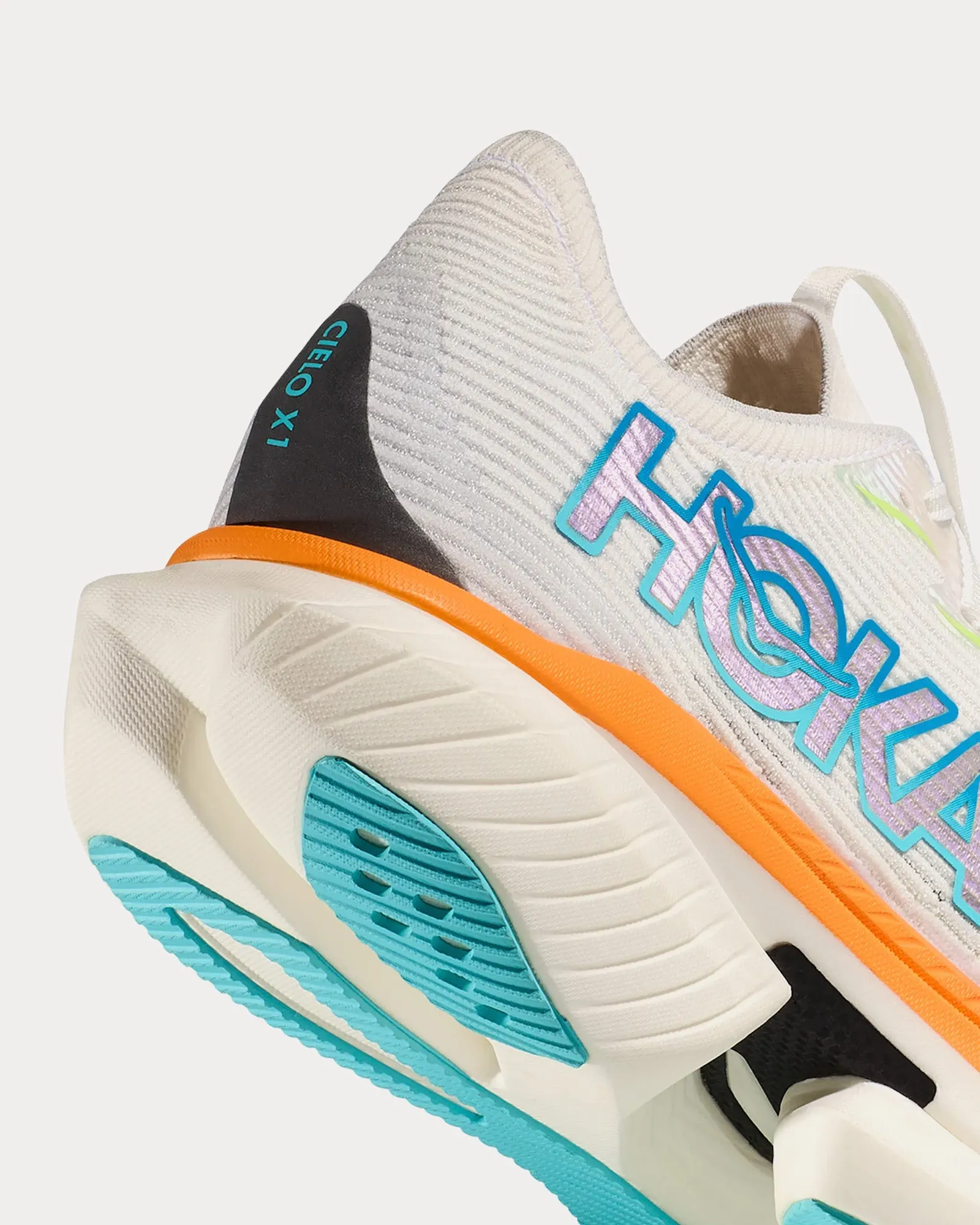 Cielo X1 Frost / Cerise Running Shoes