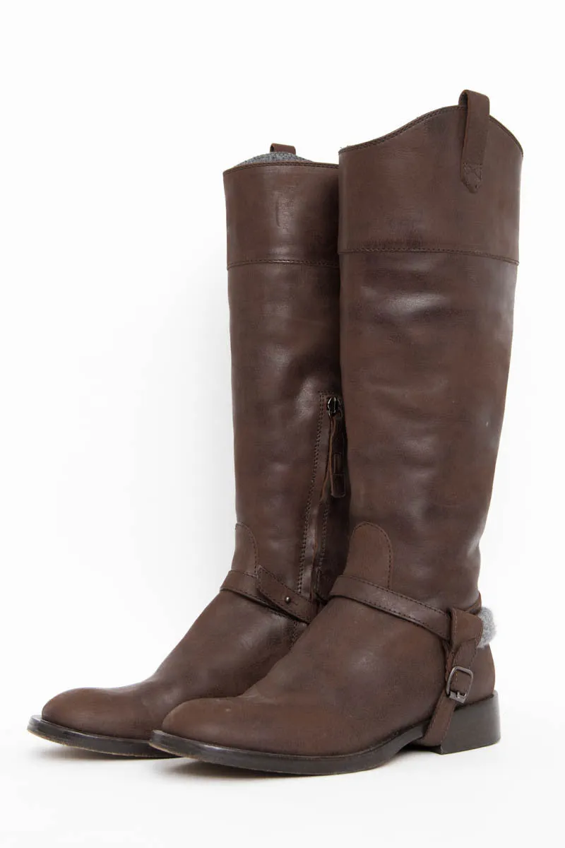 FLAT BOOTS
