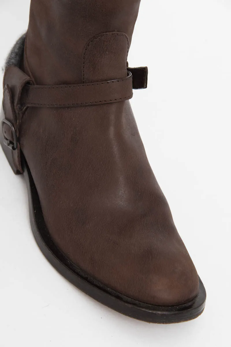 FLAT BOOTS