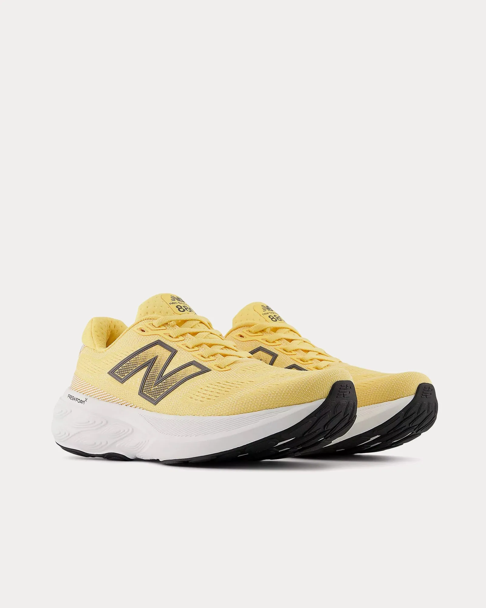 Fresh Foam X 880v15 Clementine / Calcium / Black Running Shoes
