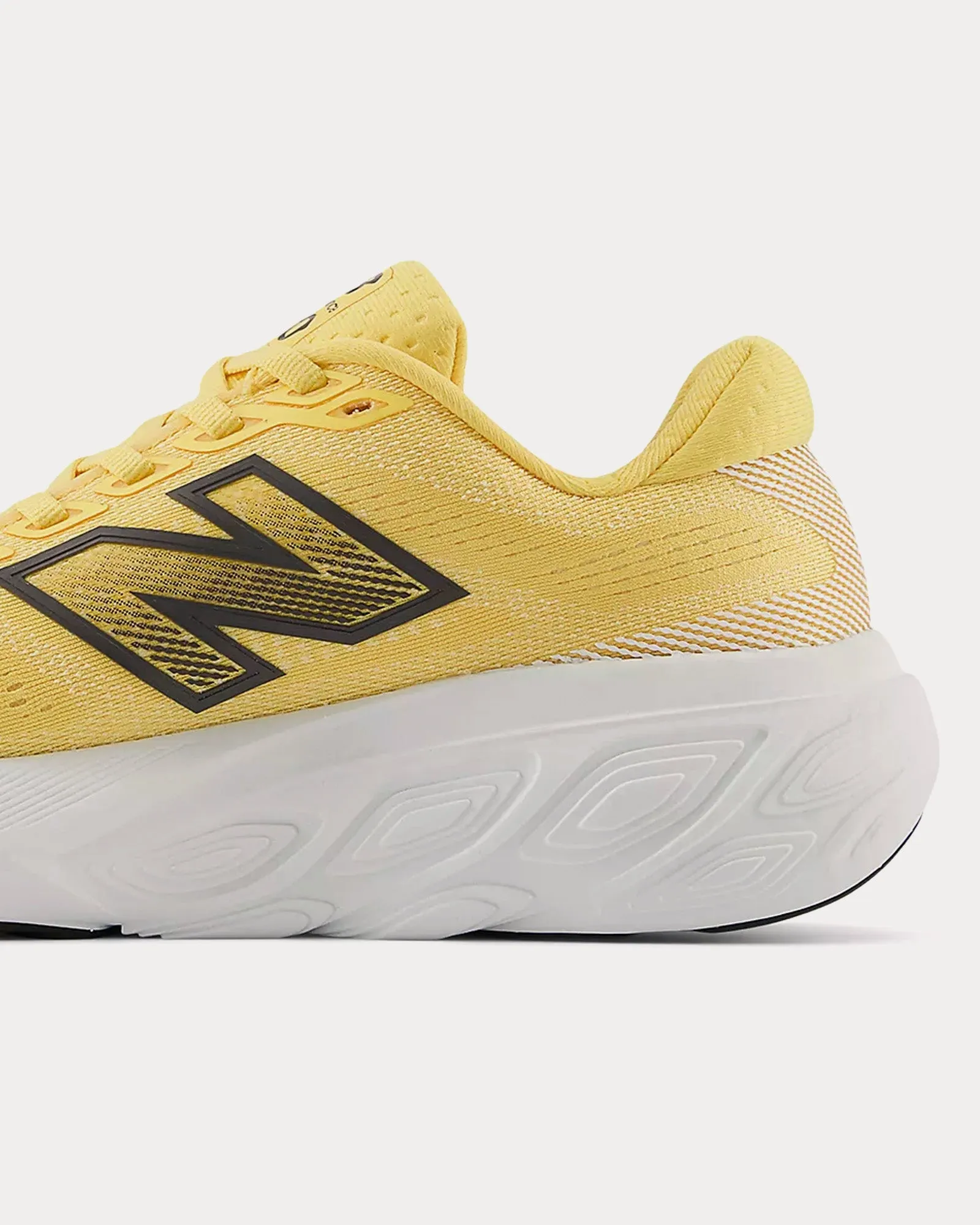 Fresh Foam X 880v15 Clementine / Calcium / Black Running Shoes