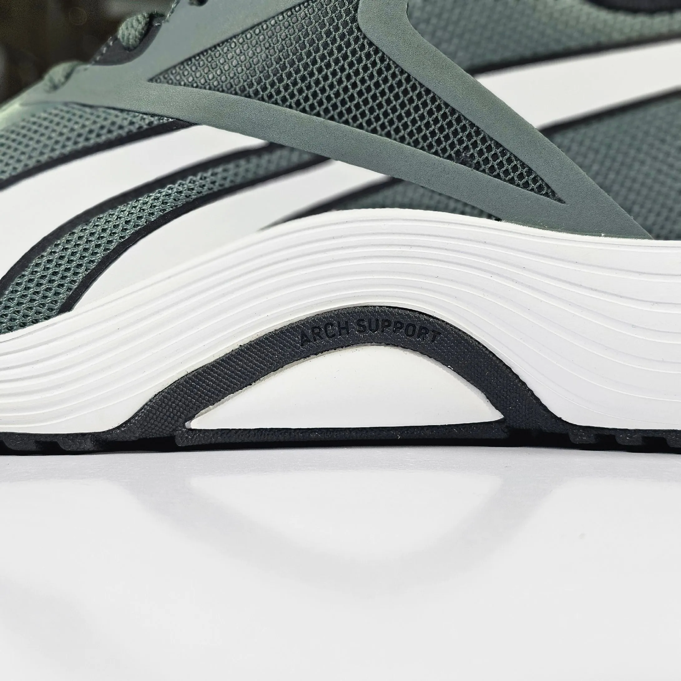 R3 - Men's Reebok Lite Plus 3