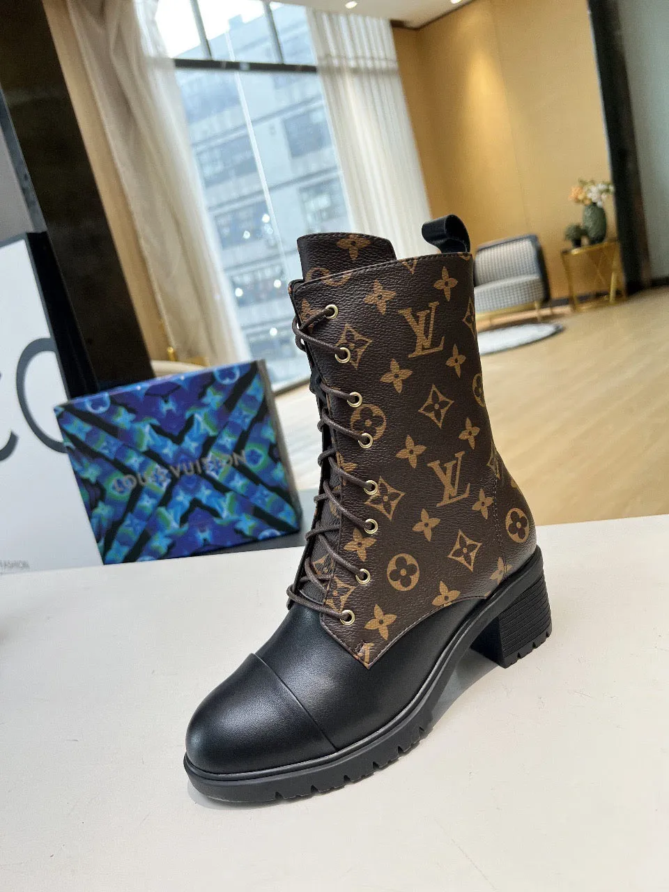 SE1191 LB Monogram Boots / Size4-10