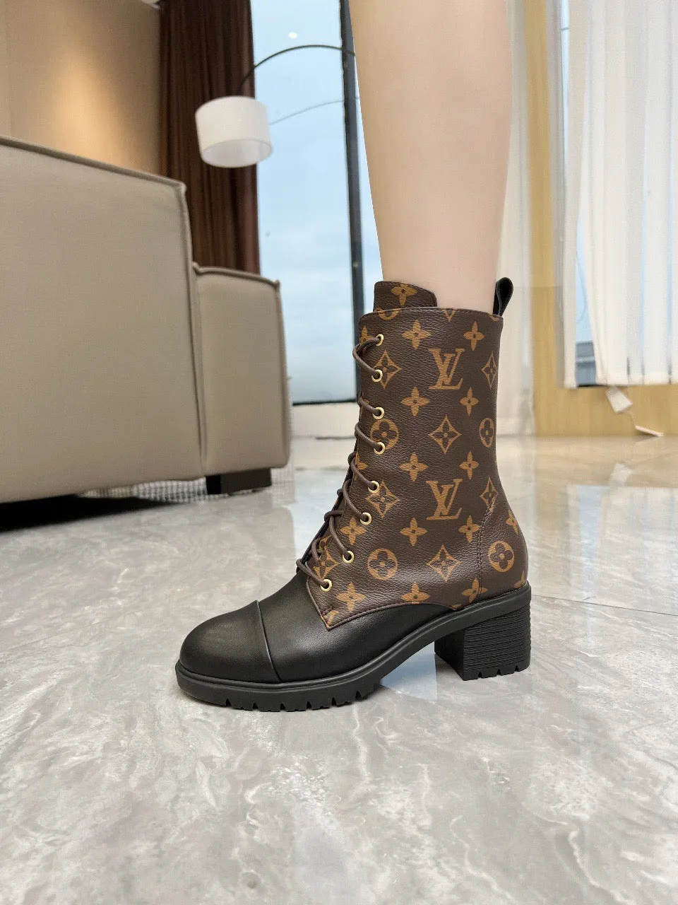 SE1191 LB Monogram Boots / Size4-10
