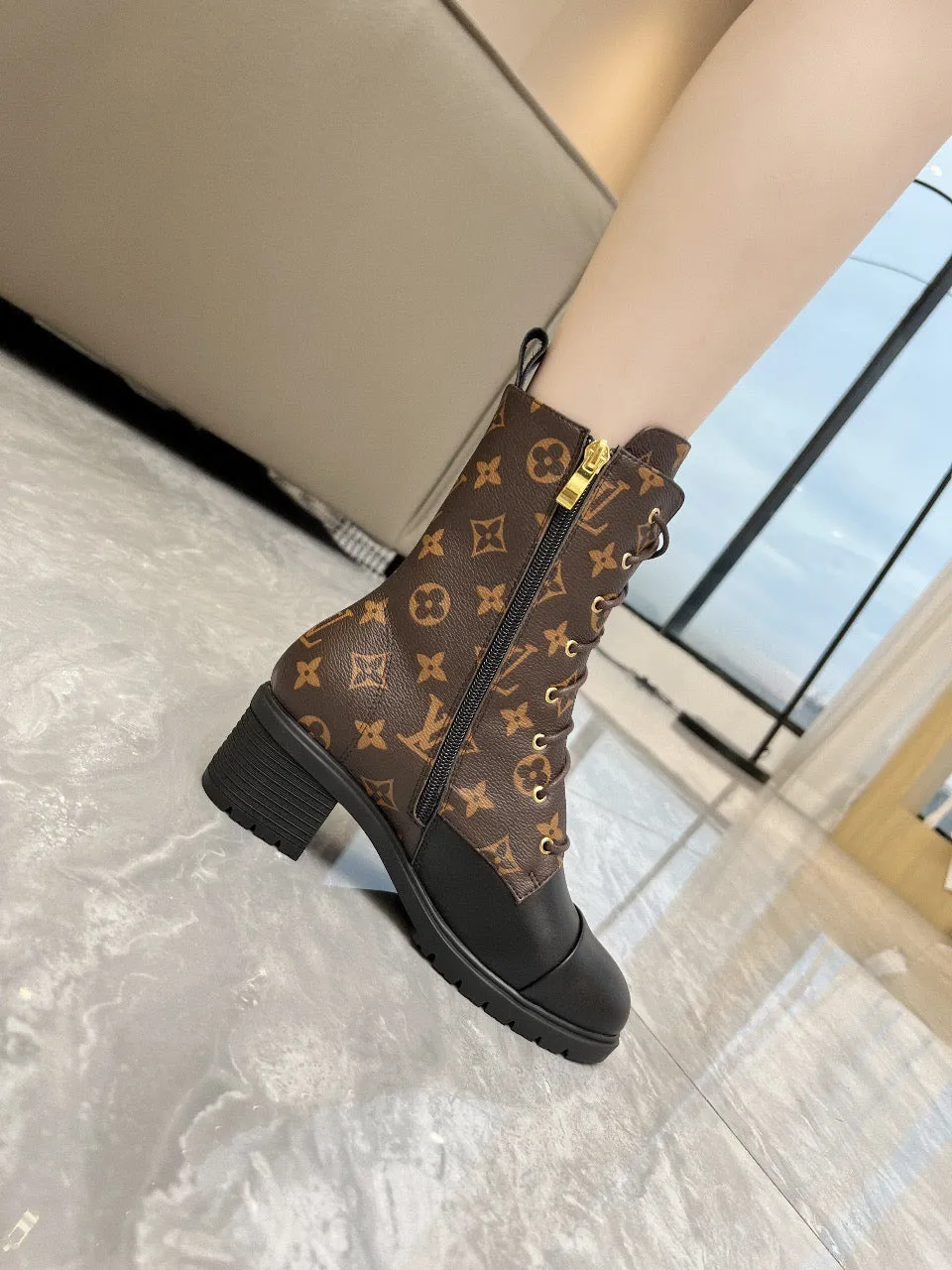 SE1191 LB Monogram Boots / Size4-10