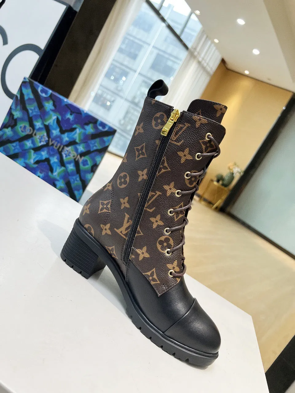 SE1191 LB Monogram Boots / Size4-10
